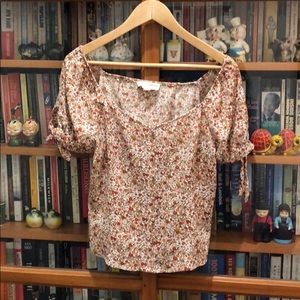 Sweet floral t shirt with buttons
